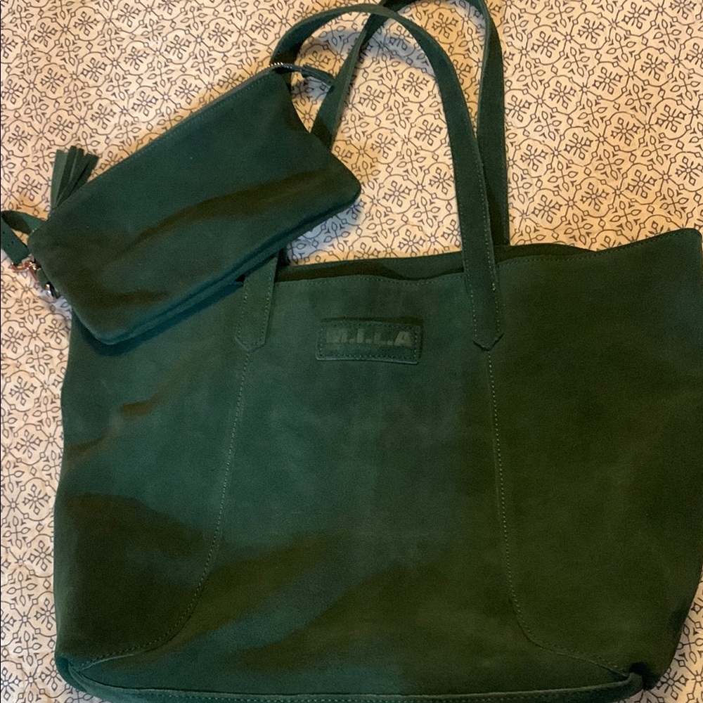 Spacious Green Tote Bag with Classic Design